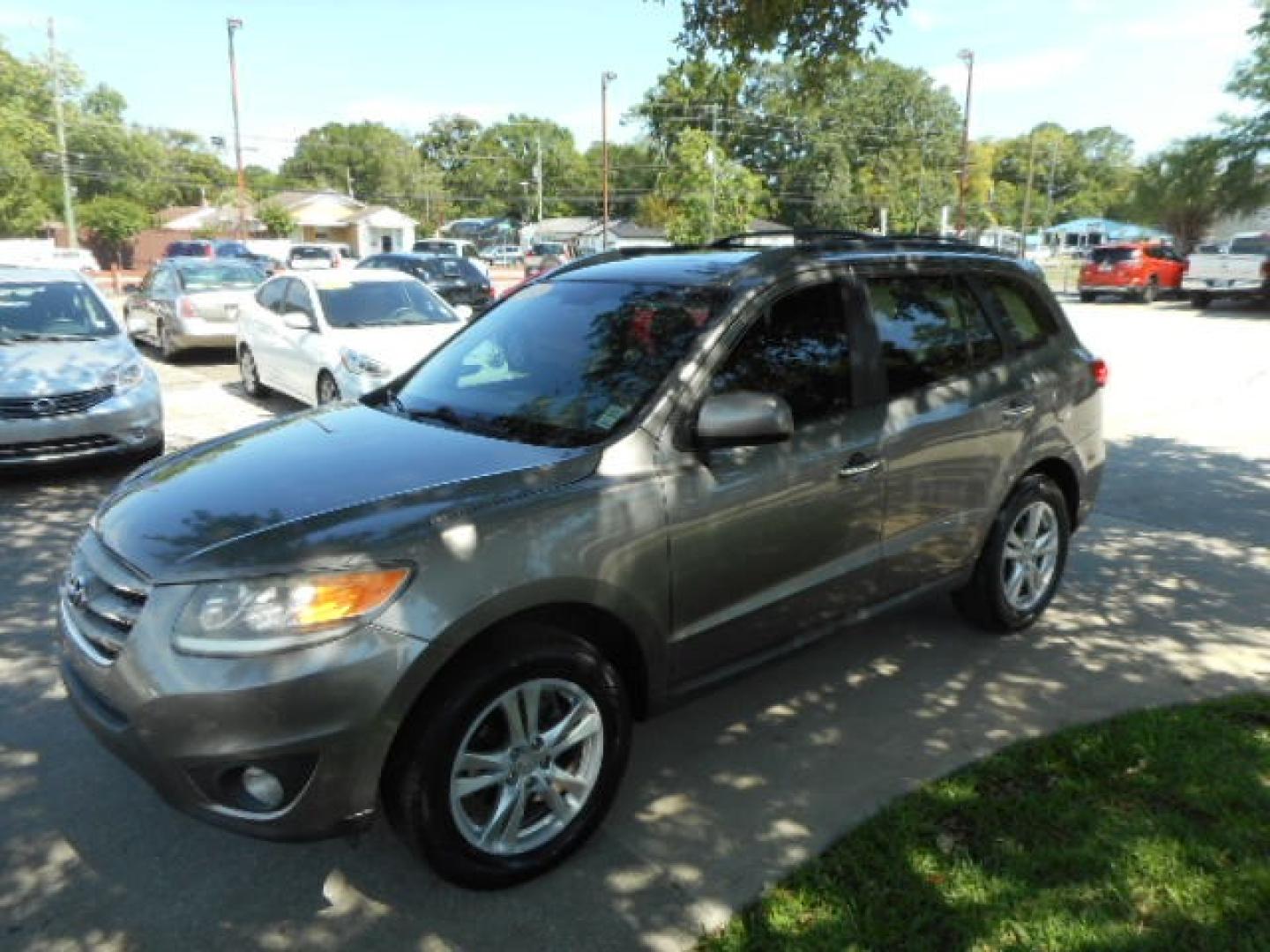 2012 GRAY HYUNDAI SANTA FE LIMITED; SE (5XYZK3AB4CG) , located at 1200 Cassat Avenue, Jacksonville, FL, 32205, (904) 695-1885, 30.302404, -81.731033 - Photo#1